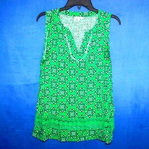 Crown & Ivy Green Medallion Print Sleeveless Top L